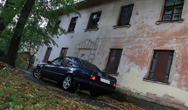 Выживший. Почти "новый" Mercedes-Benz W124 за 7000 долларов