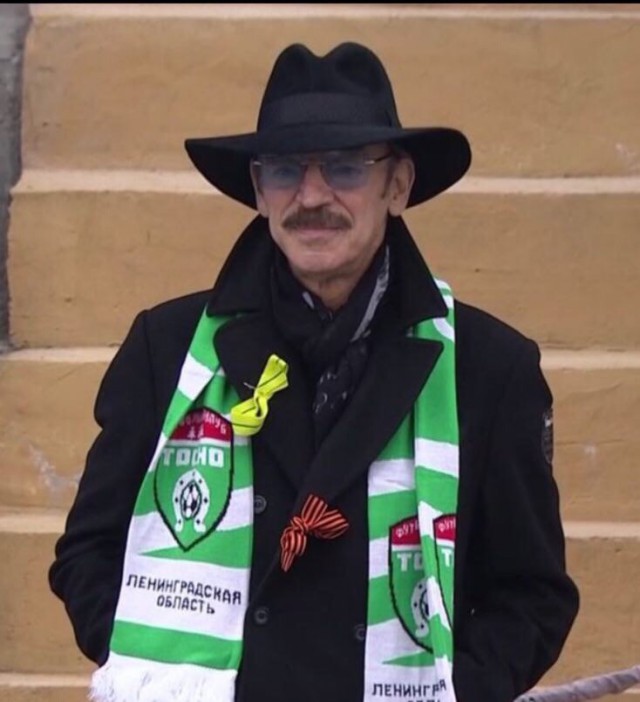 Диалоги о футболе, спорте, хобби.