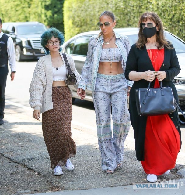 У Женьки Лопес тоже кукуха поехала