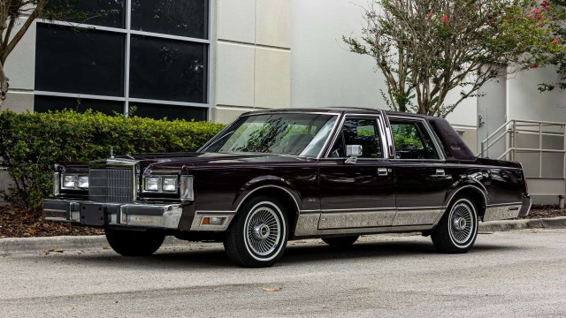 Lincoln Town Car 1984 — Воплощение американского лимузина