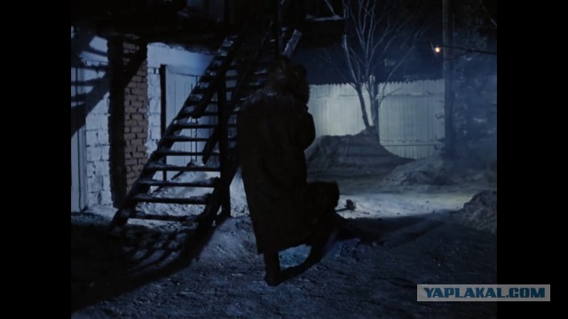 Танцует в общем, вот.