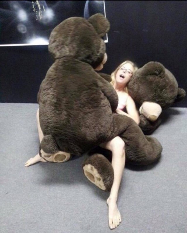 Мишки любят девушек
