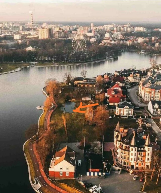 Тут случайно никому дом, не дорого, не надо?