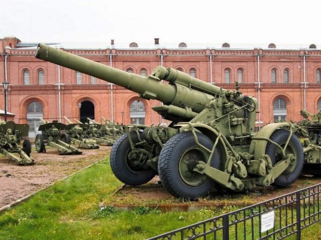 Гаубица Б4 на улицах Берлина. Как проявила себя "Кувалда Сталина"?