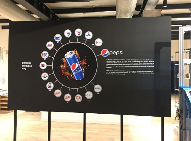 Вертикальная печать принтером на стене