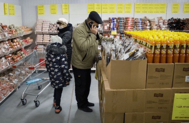 Макароны - по 39 рублей, килька - по 35 и все это на складе: Как устроены «магазины низких цен», прозванные «нищемаркет"