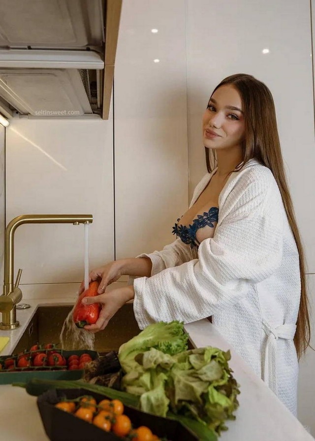 Безумно красива, немного беспечна...