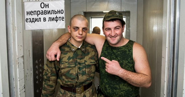Зеркало в лифте — не для причёски