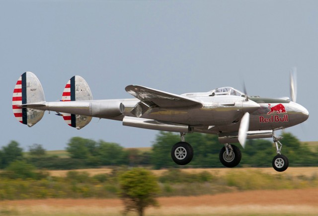 Многоцелевой истребитель P-38 «Lightning»