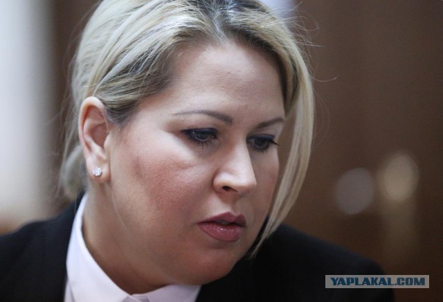 Главным оружием на параде 9 Мая стала путинская «армия в мини-юбках».