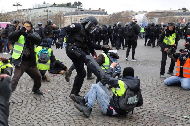 Активисты призывают добиваться деанонимизации полицейских на митингах