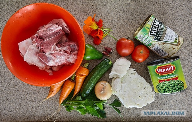 Щи с молодой капустой и консервированным горошком