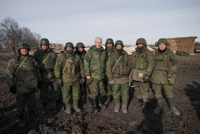 Собянин побывал в зоне СВО на линии обороны и показал укрепления