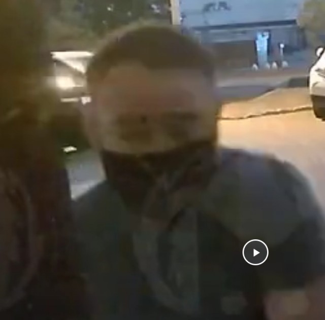 В Уфе девушка пережила самые страшные минуты своей жизни: за ней в подъезд забежал дрочер-эксгибиционист