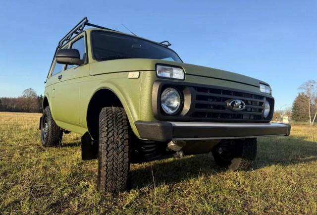 На продажу выставили новый автомоблиь Lada Niva RAPTOR 2025 для охотников "всего" за 3 млн рублей