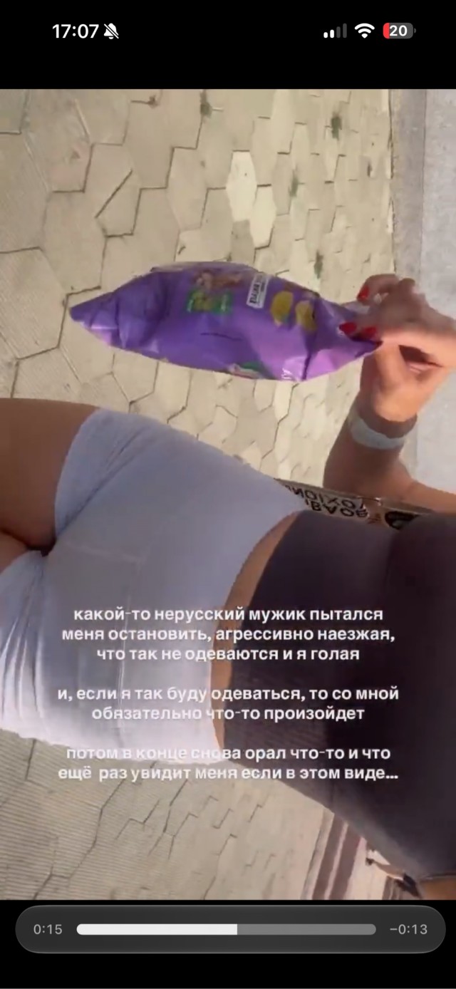 «Блюститель нравственности» в Барнауле угрожал прохожей из-за коротких шорт