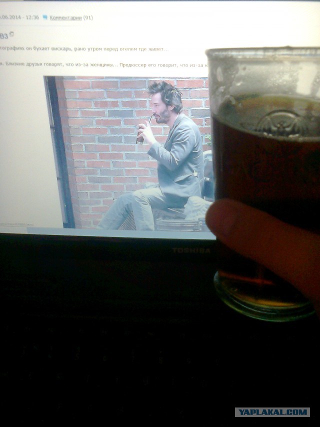 Уставший Киану Ривз