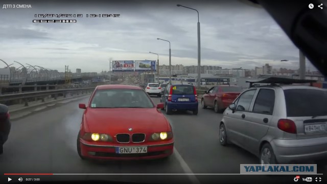 BMW протаранил машину МЧС в  лоб