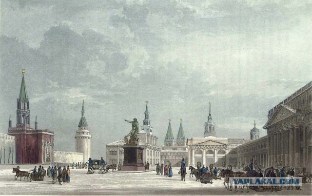 Когда Московский Кремль был красным, а когда белым?