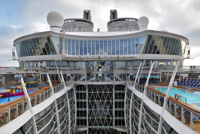 О новом городе развлечений на воде: инаугурационный круиз на гиганте Harmony of the Seas