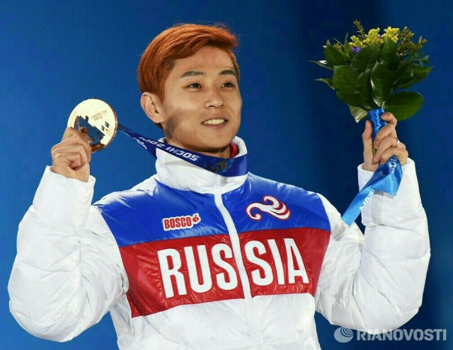 Российскую символику заклеивают скотчем перед ЧМ по лыжным видам спорта