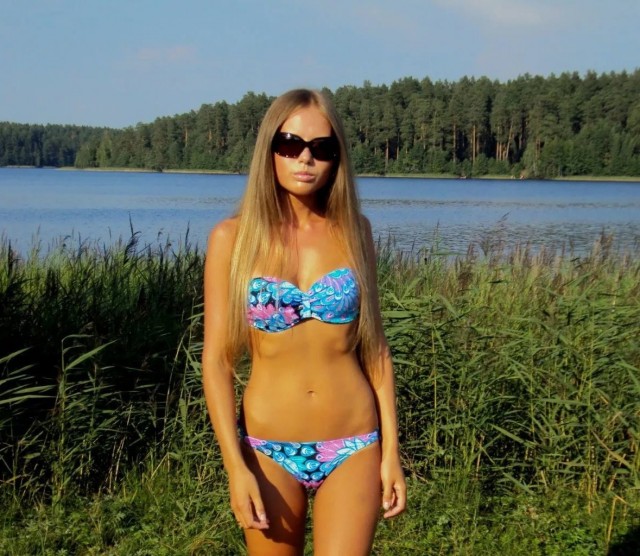 Девушки в купальниках