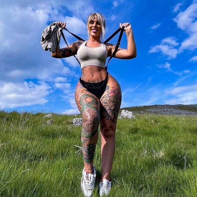 Ленка, фотай давай, я же пазирую