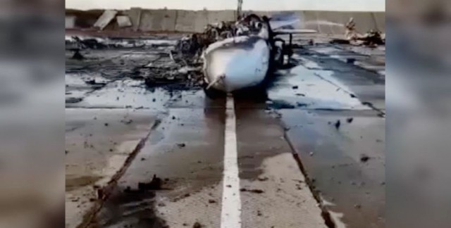 Очевидцы показывают последствия взрывов на авиабазе в Крыму