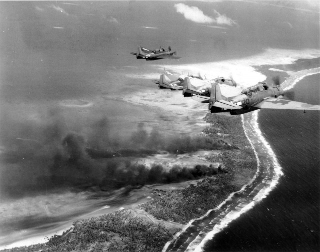 Настоящий Мститель от Grumman, а не поделка от Marvell. TBF/TBM Avenger.