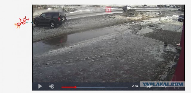 Водитель джипа сбил и поставил на колени ребёнка, стрелявшего по машине из автомата