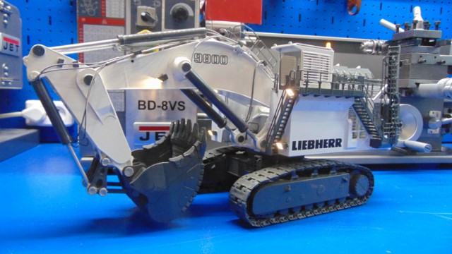 LIEBHERR R9800 Радиоуправляемая дилерская модель экскаватора в 50 масштабе