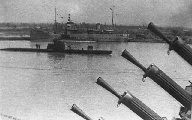Черноморский угар: М-32 и подвиг Николая Пустовойтенко