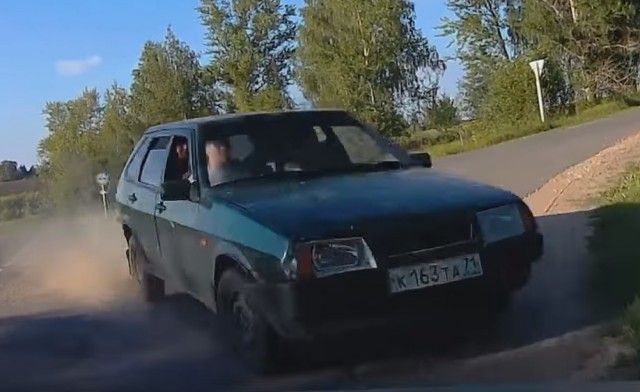 Обгон в "слепом" повороте