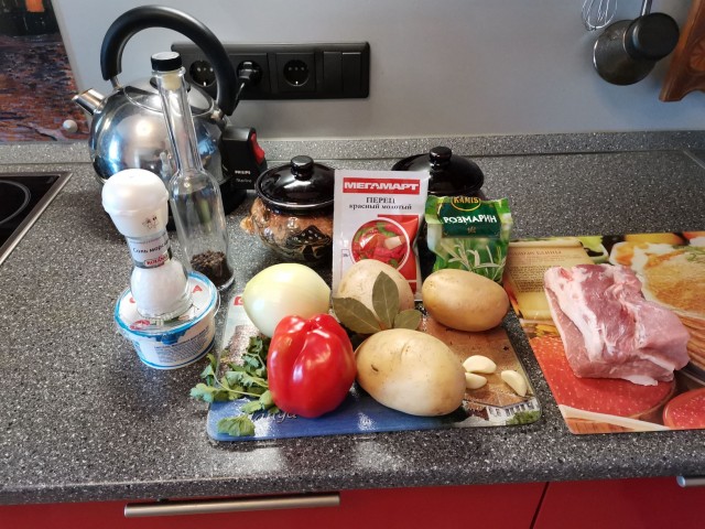 Горшки с мясом на удалёнке.