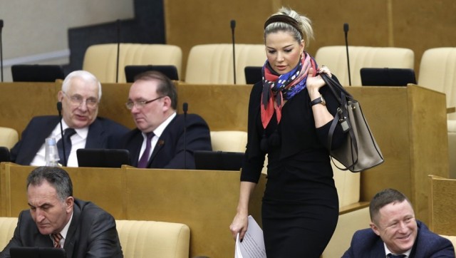 Не понимаю, зачем Максакову пиарят по нашему ТВ