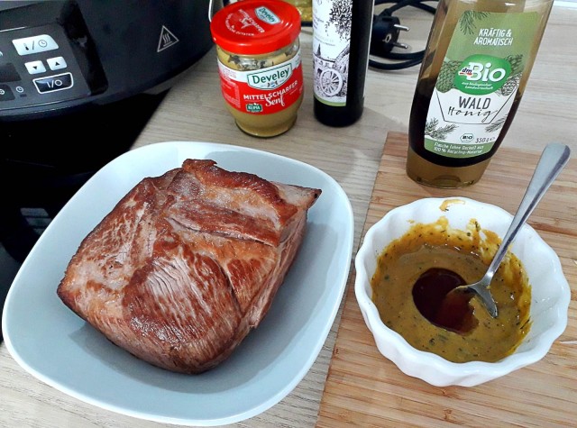 Cвинина запечённая с хрустящей корочкой (Krustenbraten)
