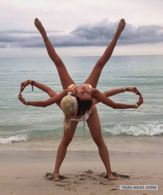 Девушки на спорте и около него!