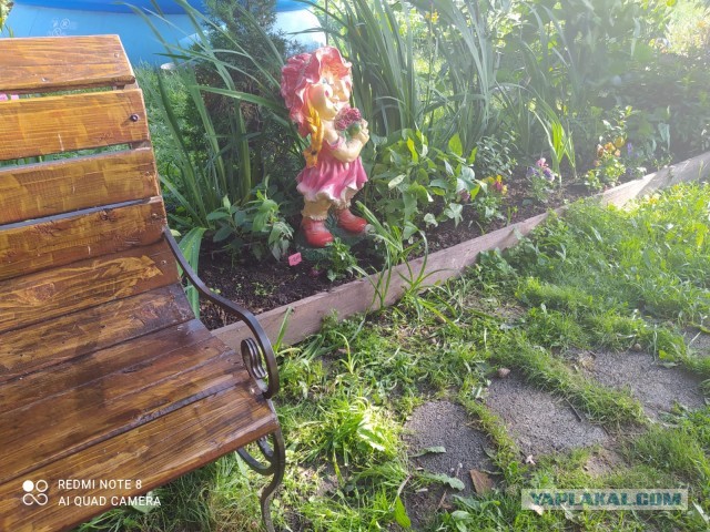 Столик во двор