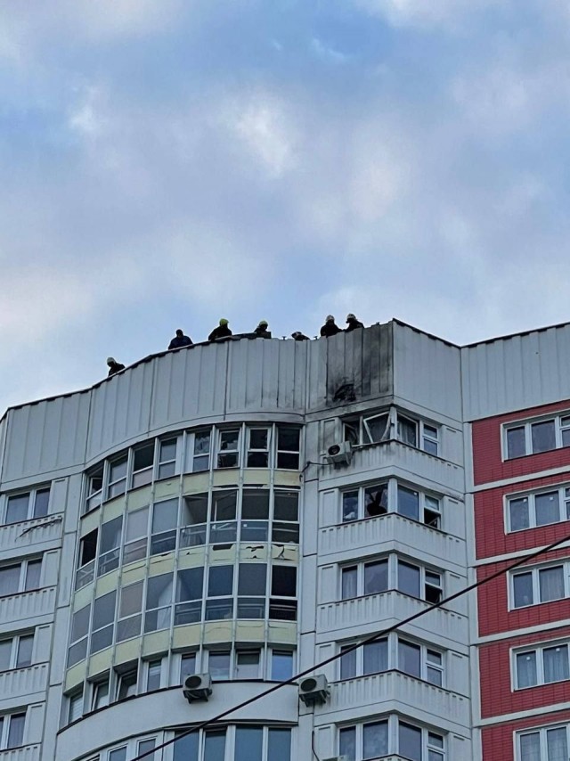 Взрыв в многоэтажкe на улице Атласова в Новой Москве. «Да это беспилотник 100 процентов. Пахнет порохом просто»