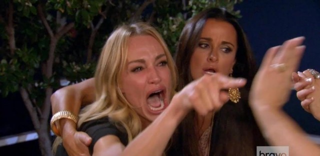 Трагическая история королевы мемов, которая указывает пальцем