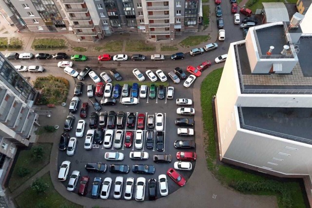 Депутат Колунов рассказал о штрафах за "самозахват" парковочных мест во дворах