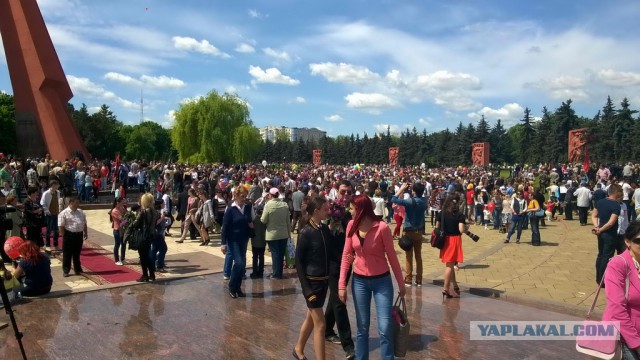 В Кишиневе танк Т-34 увезли с постамента