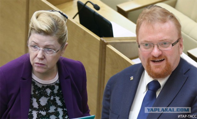 Девушка на Пасху превратила свою грудь в "куличи" четвёртого размера