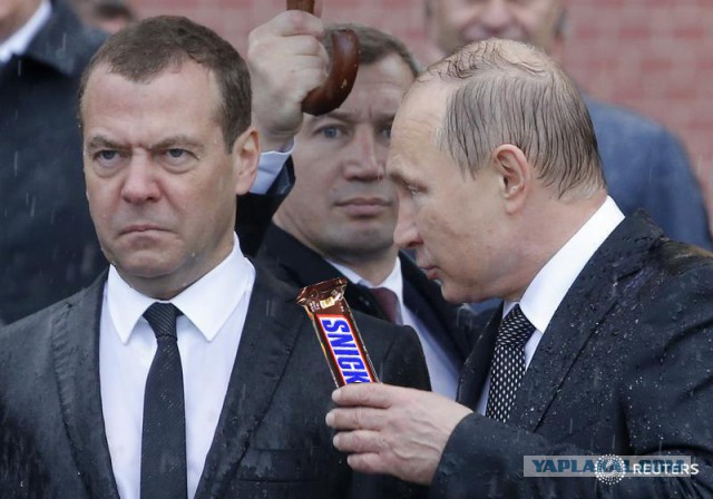 Выражения лица Дмитрия Медведева стало поводом для шуток (15 скриншотов)