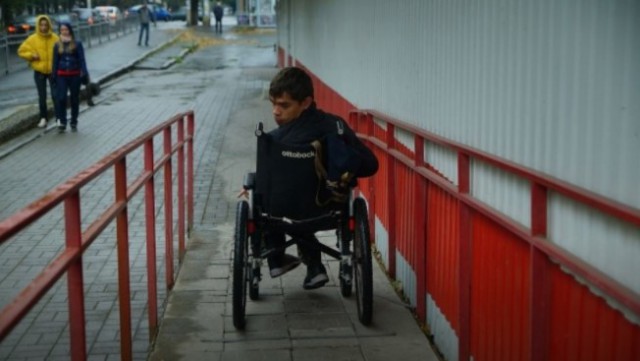 В Краснодаре барбершоп отказался стричь детей-инвалидов