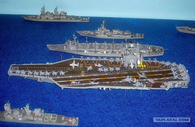 Морской бой на полке шкафа