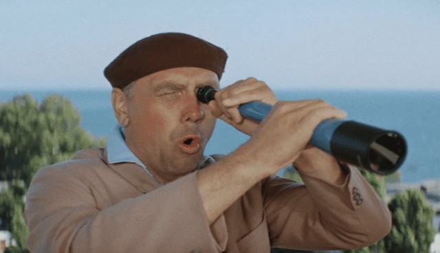 Кем на самом деле был Лелик из "Бриллиантовой руки". Уж не бывший ли военный? И откуда у него такай странный акцент?