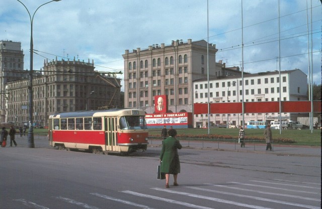 Москва при Брежневе и сейчас на 20 кадрах сделанных в одних и тех же местах