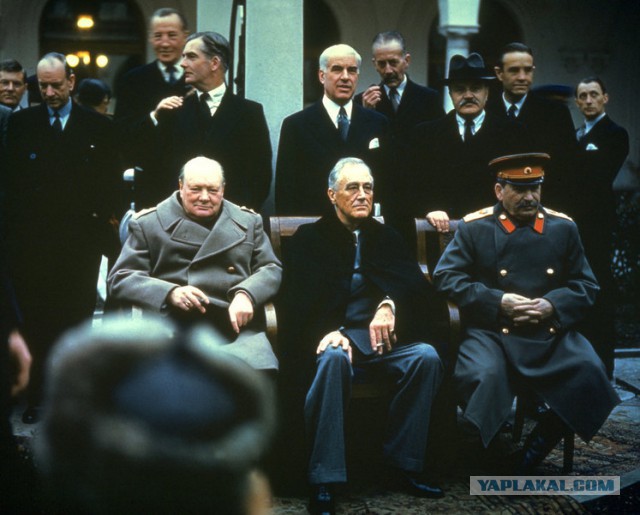 Никто не хочет стоять рядом с Путиным