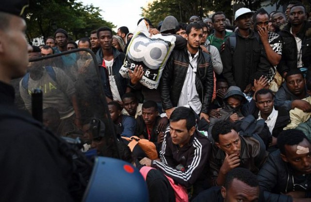 Полиция Франции разгромила лагерь беженцев в Париже